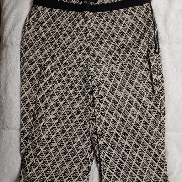 F21 pants. Size M. - Picture 10 of 10